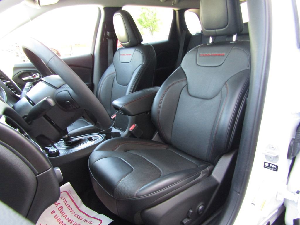 Used 2022 Jeep Cherokee Trailhawk w/ Premium Leather Package AWD/4WD image 21