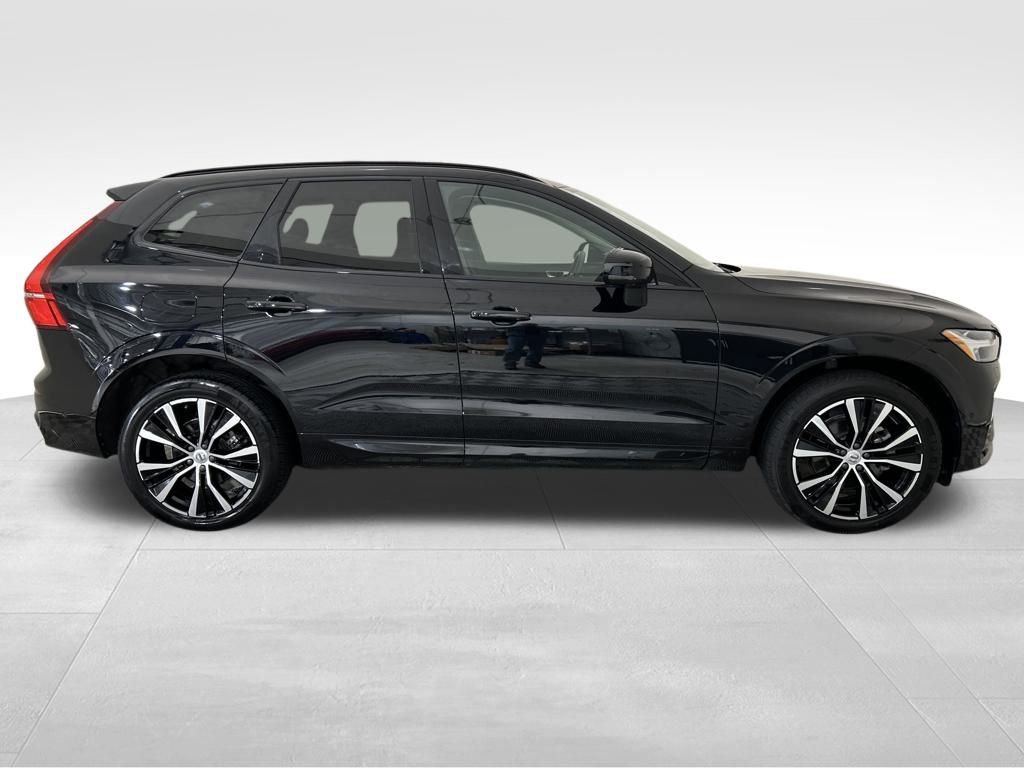 Used 2024 Volvo XC60 B5 Plus AWD/4WD image 5