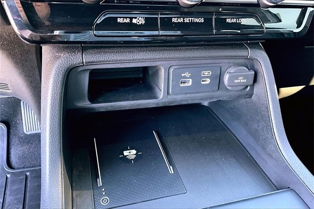 Used 2025 Honda Pilot Black Edition image 19