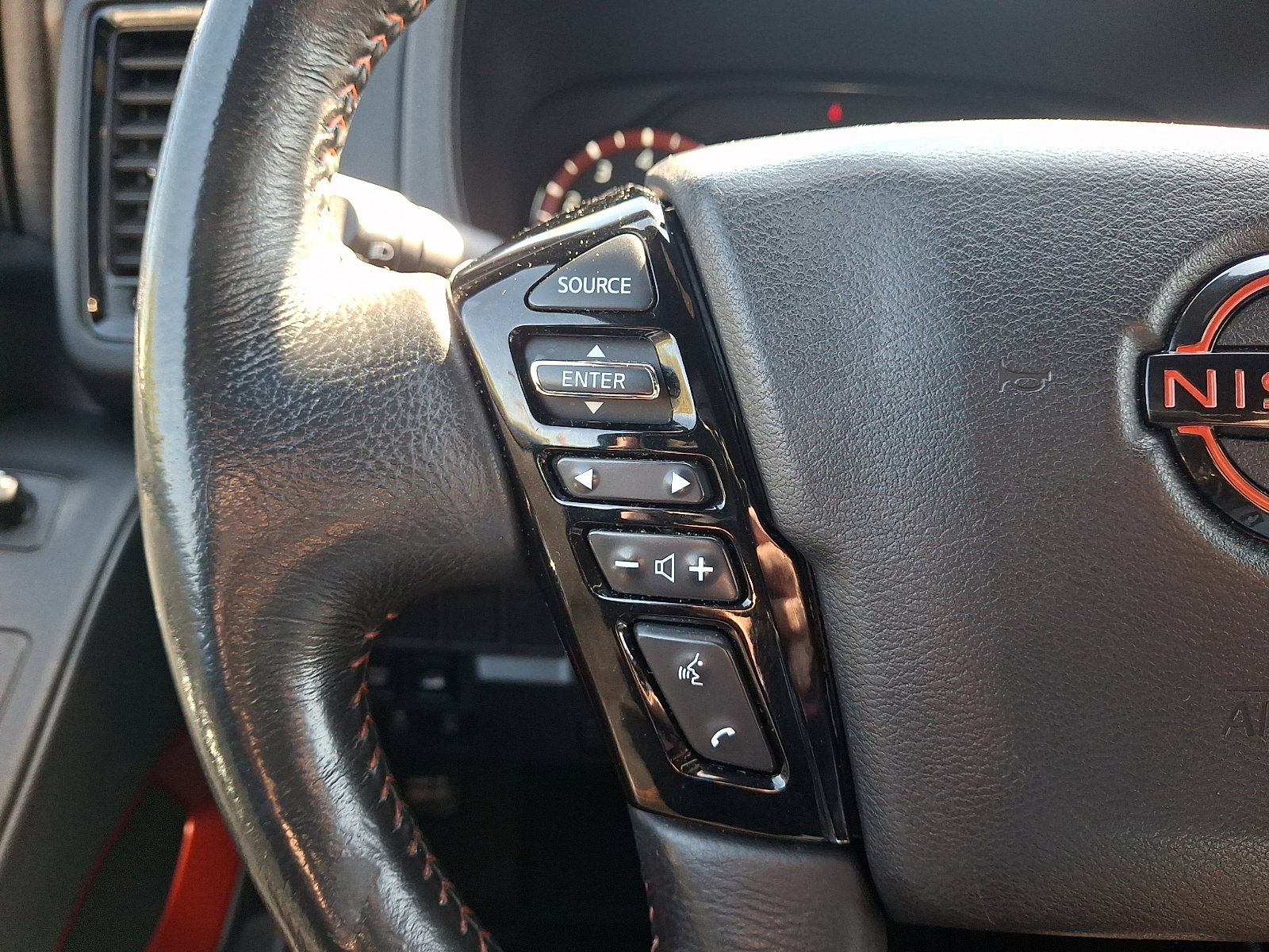 Used 2024 Nissan Frontier PRO-4X w/ Technology Package AWD/4WD image 22