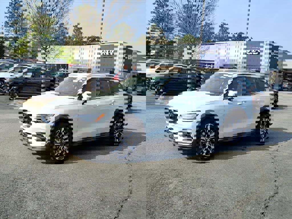 New 2026 Volvo V60 B5 Cross Country Plus w/ Protection Package Premier image 9