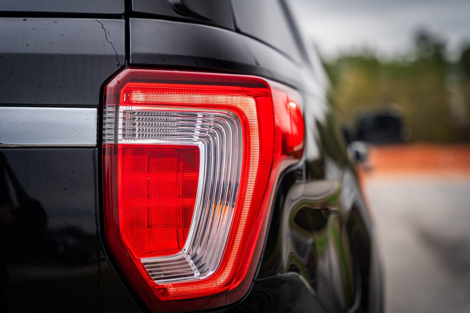 Certified 2018 Ford Explorer XLT w/ Equipment Group 202A image 14