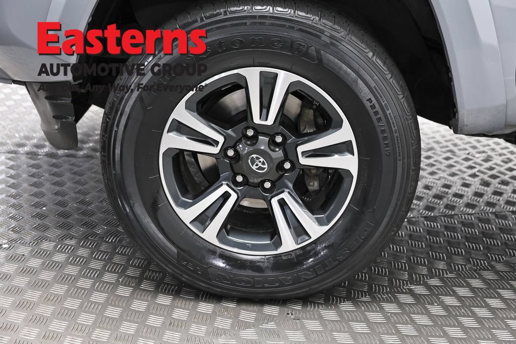 Used 2018 Toyota Tacoma TRD Sport AWD/4WD image 35