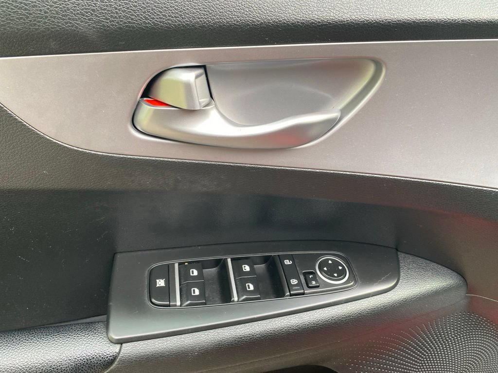 Certified 2023 Kia Forte LXS w/ LXS Technology Package FWD image 17