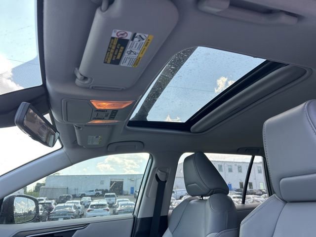 Used 2020 Toyota RAV4 Limited FWD image 11