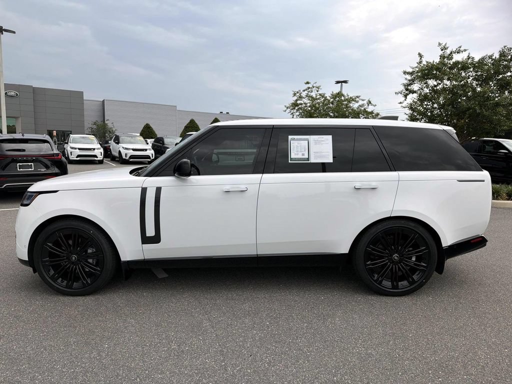 Used 2025 Land Rover Range Rover Long Wheelbase SE AWD/4WD image 2
