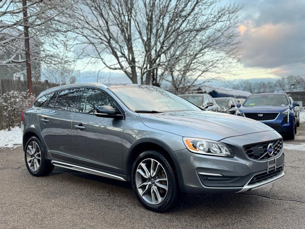 Used 2018 Volvo V60 T5 Cross Country w/ Convenience Package image 8