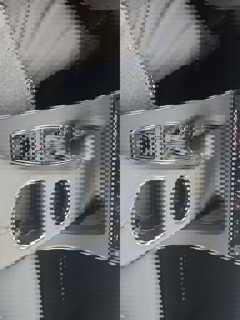 Certified 2021 Toyota Avalon XLE image 25