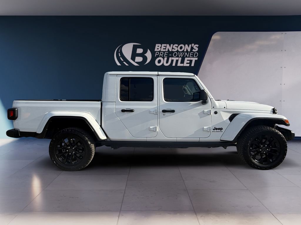 Used 2025 Jeep Gladiator Sport image 6