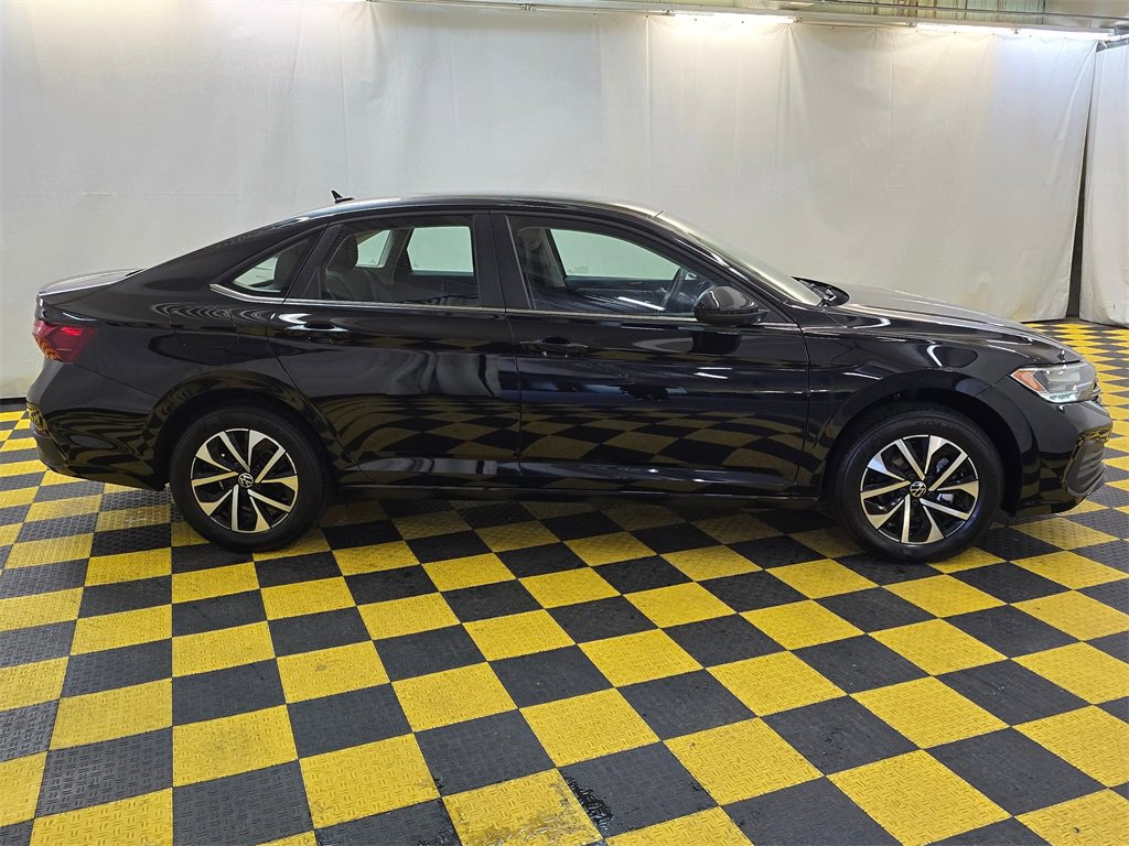 Used 2024 Volkswagen Jetta S image 2