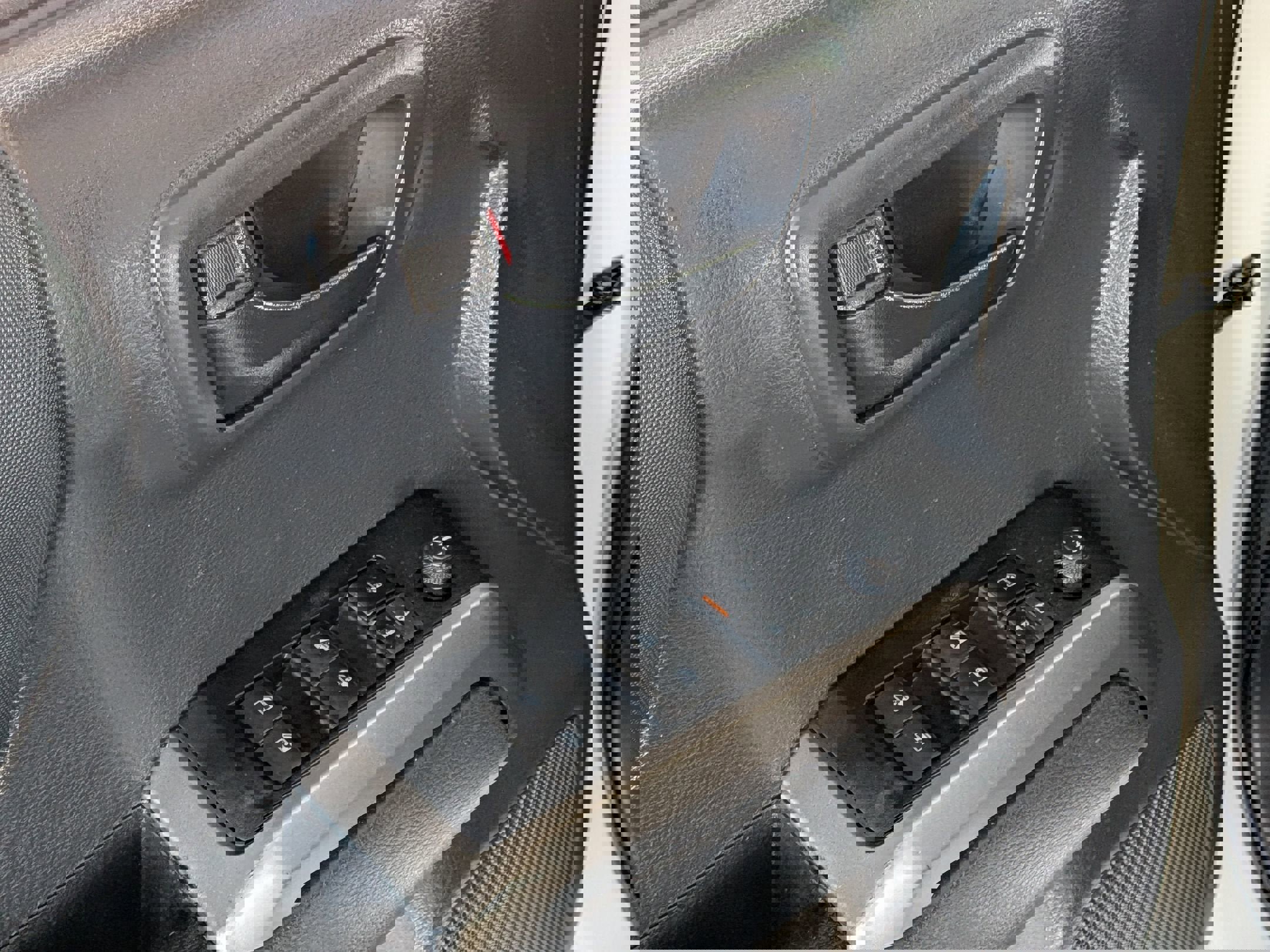 Used 2022 Toyota Tacoma SR5 w/ Trail Edition image 9