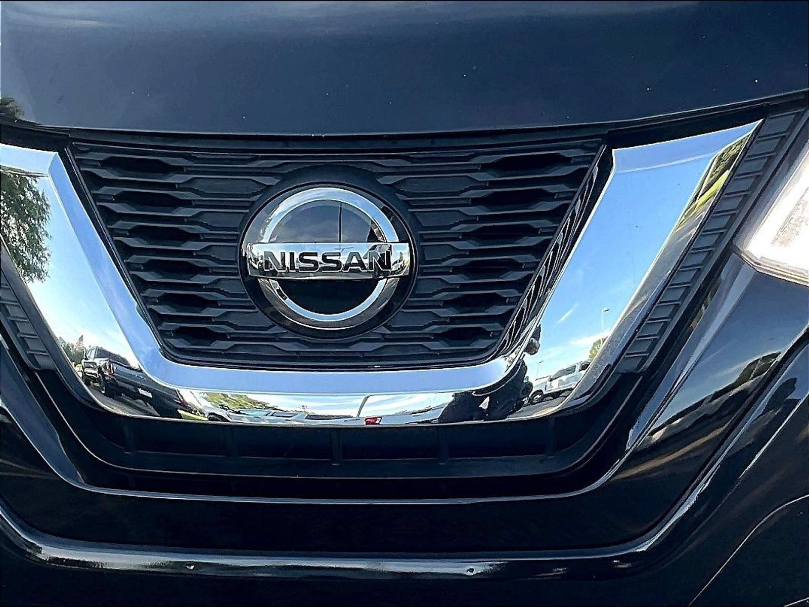 Used 2020 Nissan Rogue SV FWD image 20