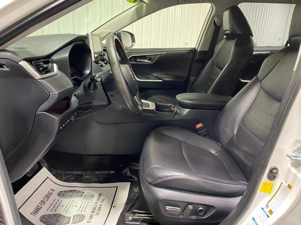Used 2019 Toyota RAV4 Limited w/ Advanced Technology Package AWD/4WD image 10