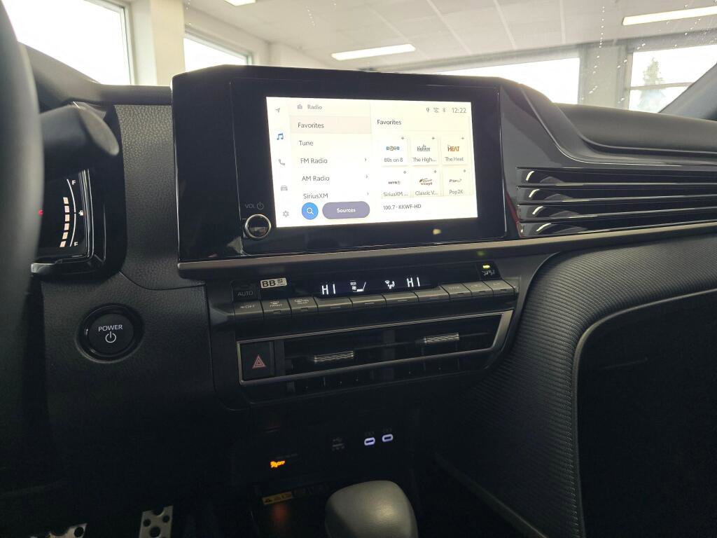 Used 2025 Toyota Camry SE image 29