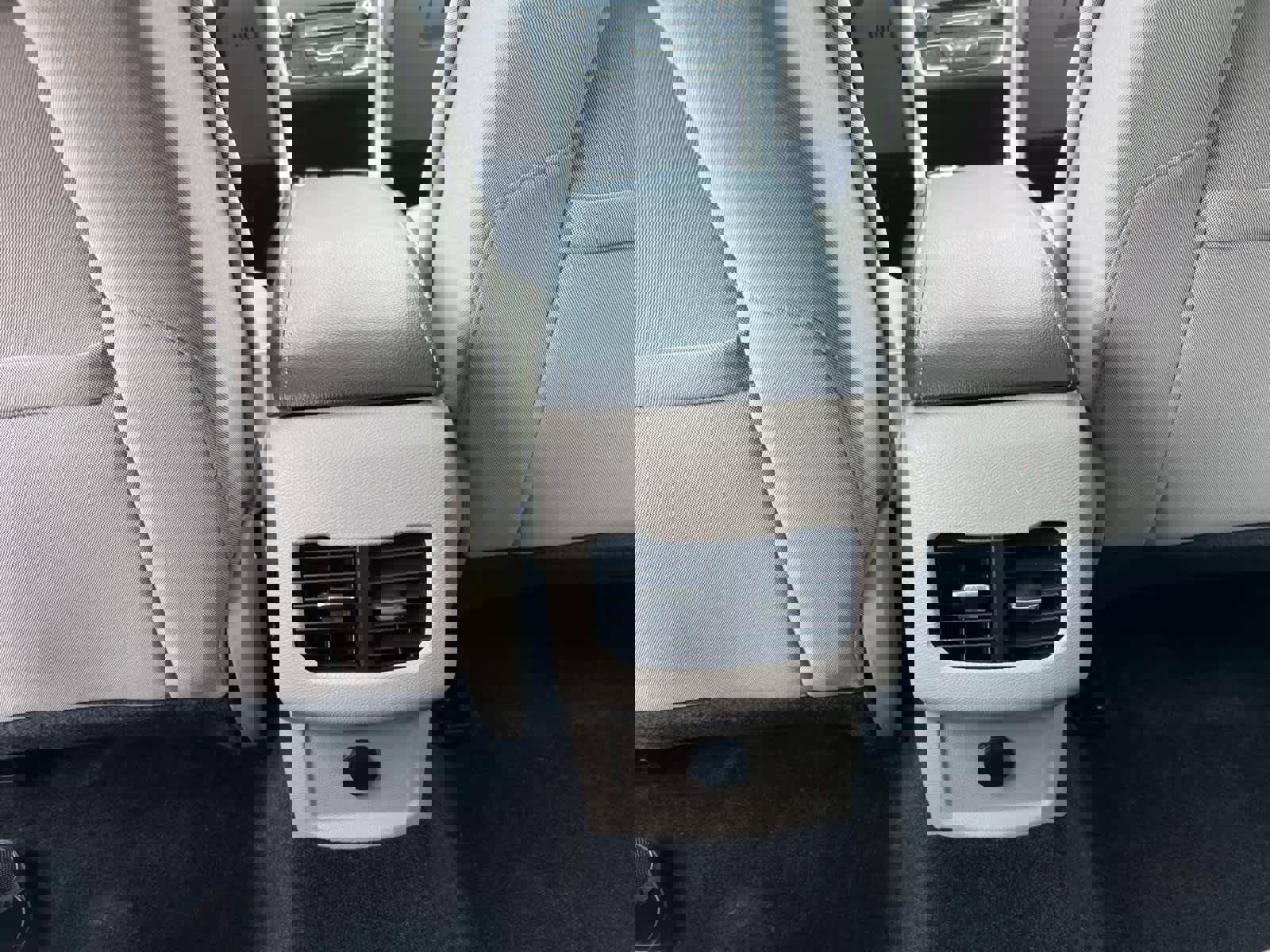 Used 2018 Ford Fusion SE w/ Fusion SE Technology Package image 34