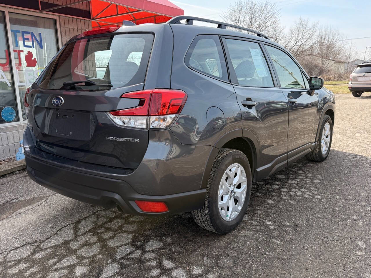 Used 2022 Subaru Forester Base AWD 4dr Crossover image 4