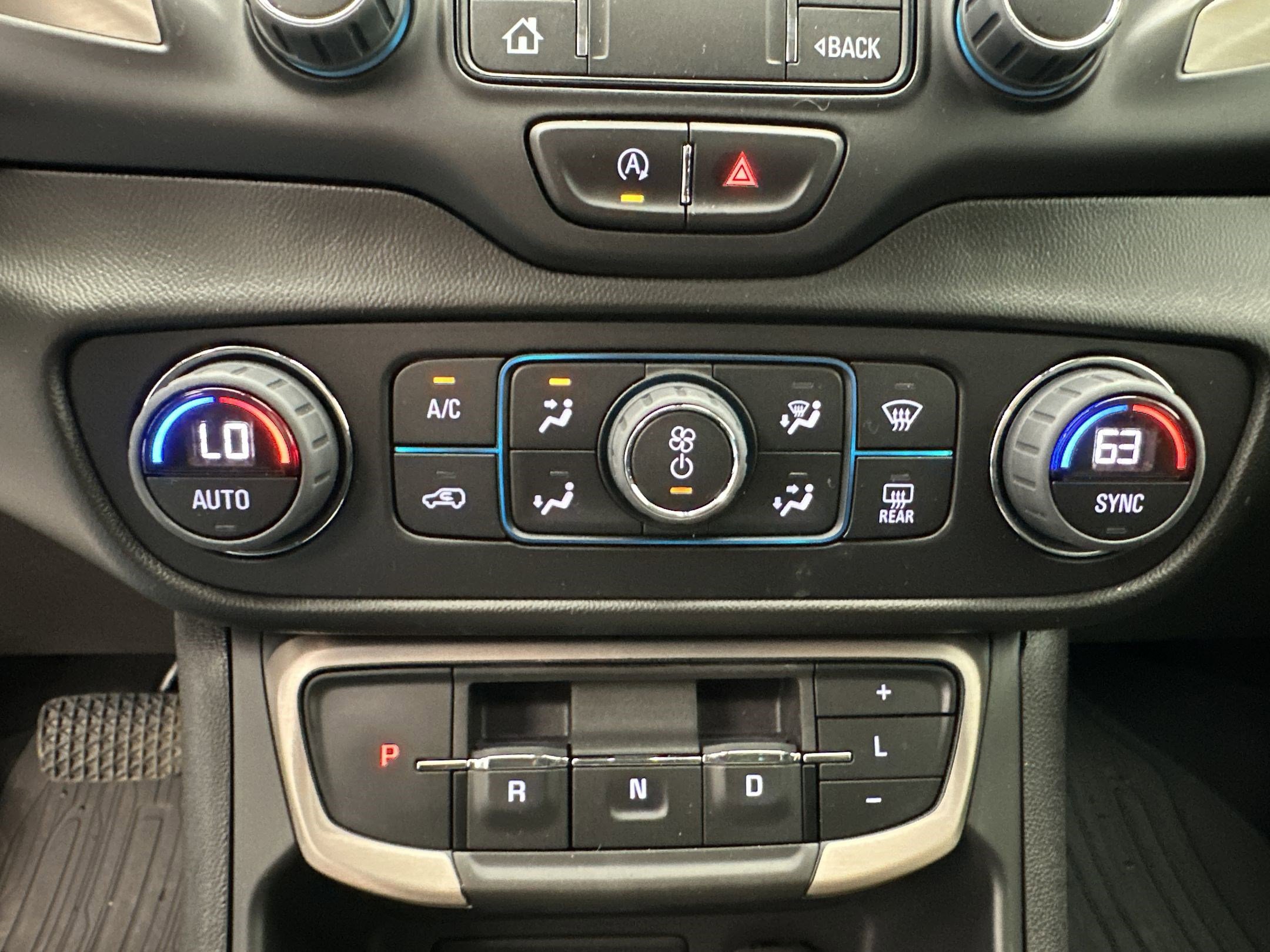 Certified 2022 GMC Terrain Denali w/ Denali Premium Package AWD/4WD image 17