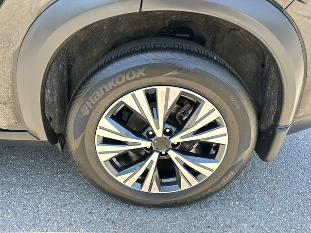 Used 2023 Nissan Rogue SV AWD/4WD image 17