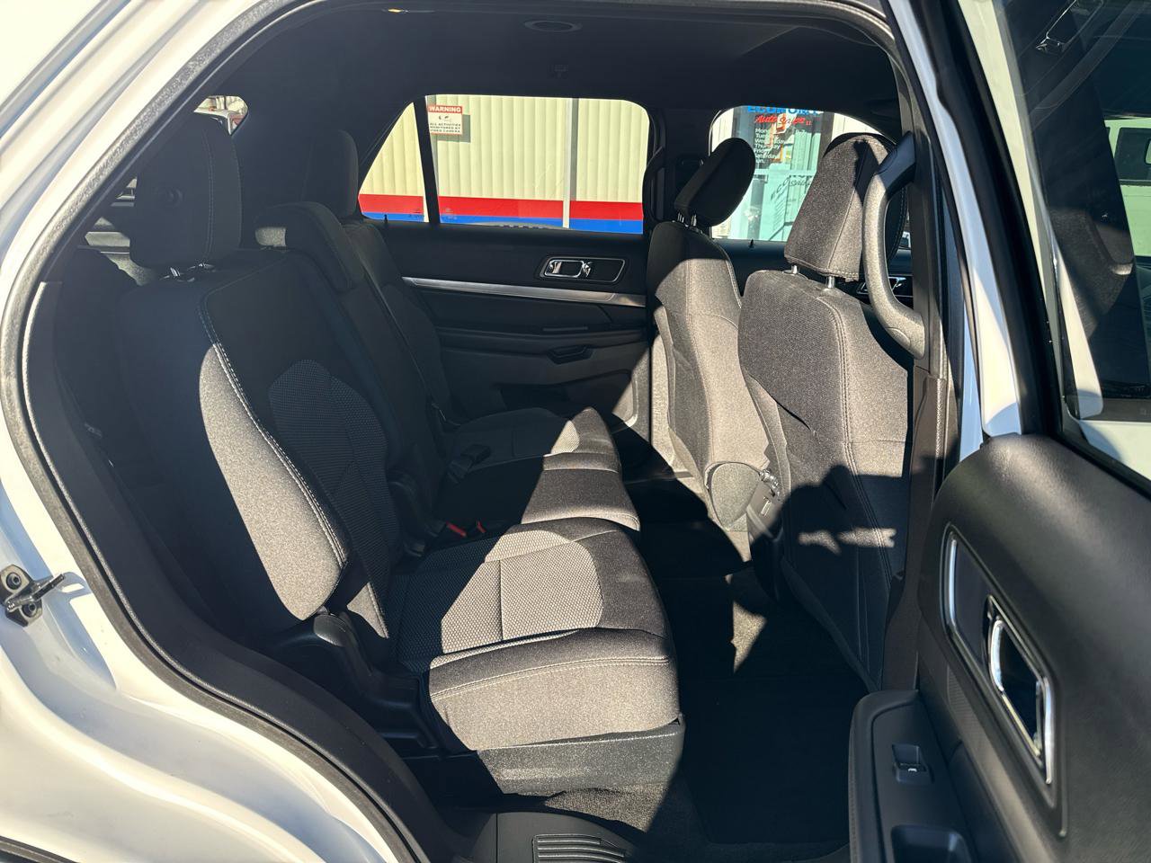 Used 2018 Ford Explorer XLT FWD image 25