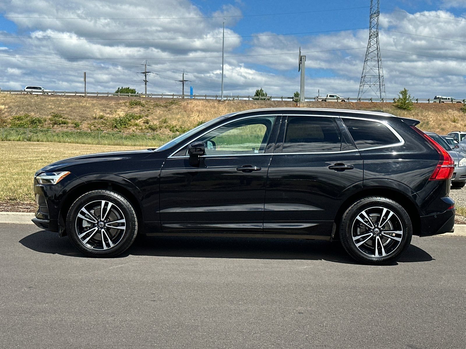 Used 2019 Volvo XC60 T6 Momentum w/ Multimedia Package AWD/4WD image 6