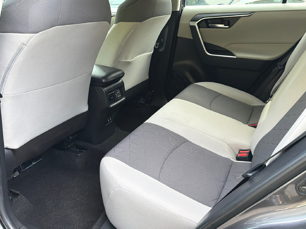Used 2020 Toyota RAV4 XLE w/ XLE Grade Weather Package AWD/4WD image 18