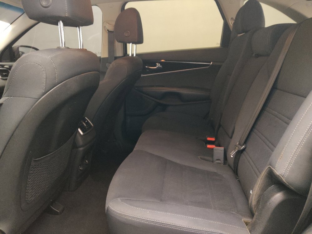 Used 2019 Kia Sorento LX image 18