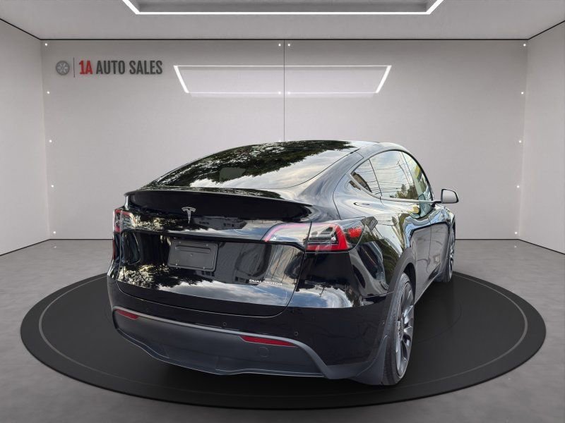 Used 2022 Tesla Model Y Performance image 5
