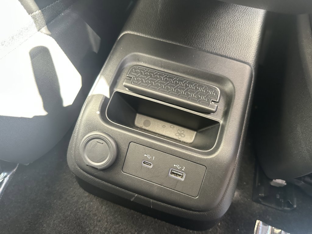 Used 2023 Nissan Ariya FWD image 36