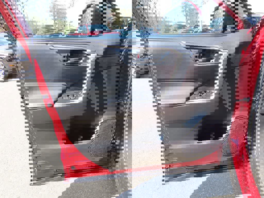 Used 2022 Toyota RAV4 LE image 15