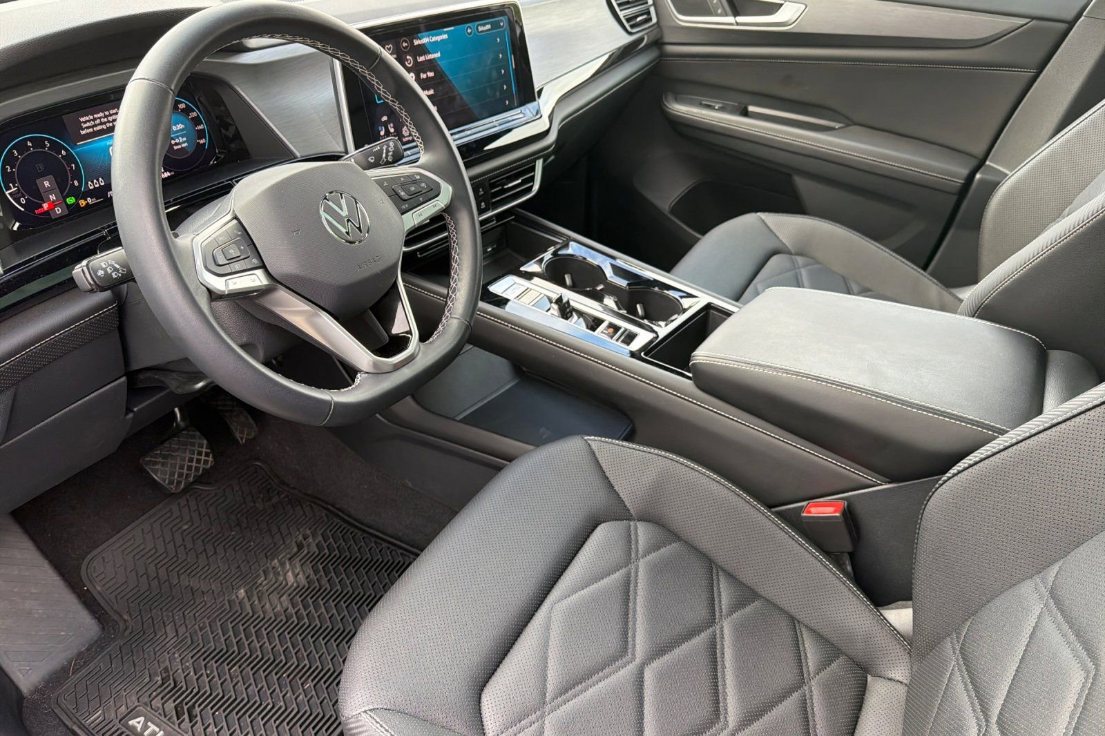 Used 2024 Volkswagen Atlas Cross Sport SE w/ Panoramic Sunroof Package image 10
