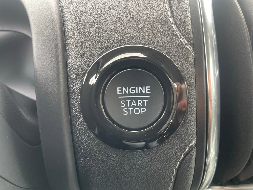 Used 2025 Ford Expedition Platinum image 16