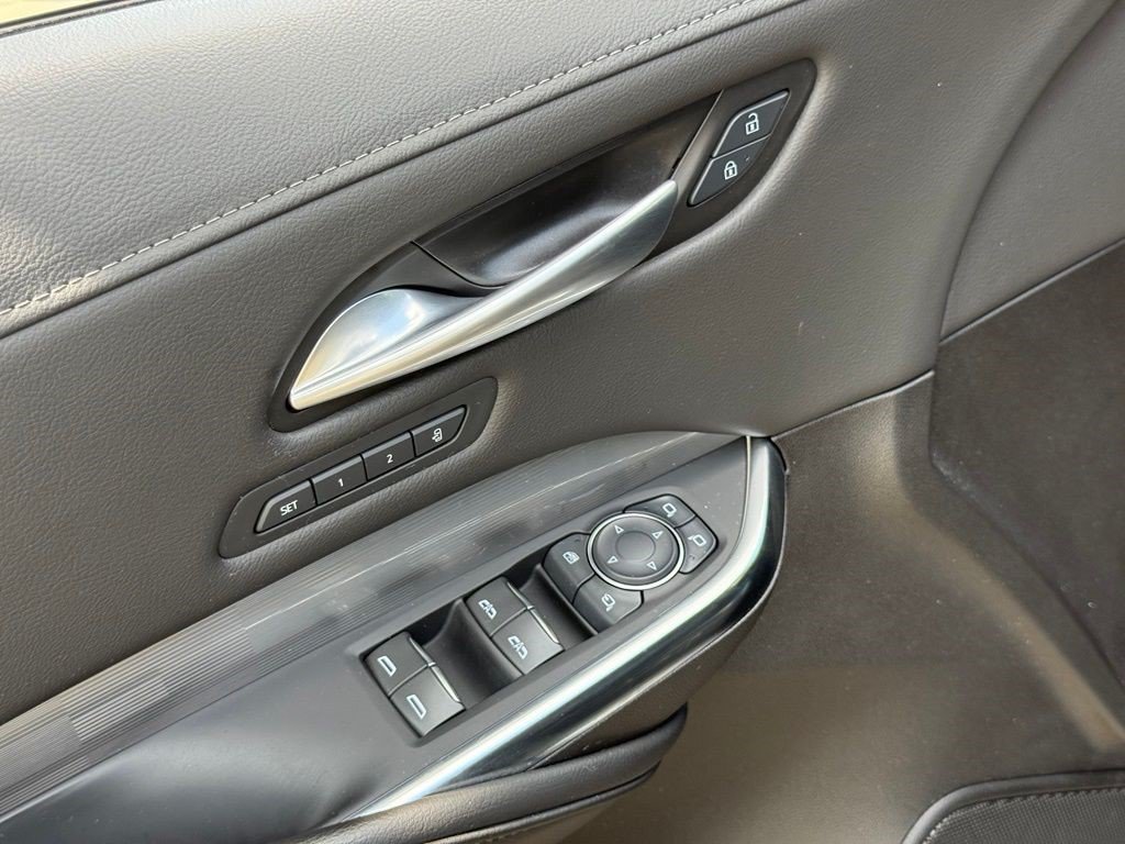 Certified 2025 Cadillac XT4 Premium Luxury FWD image 17