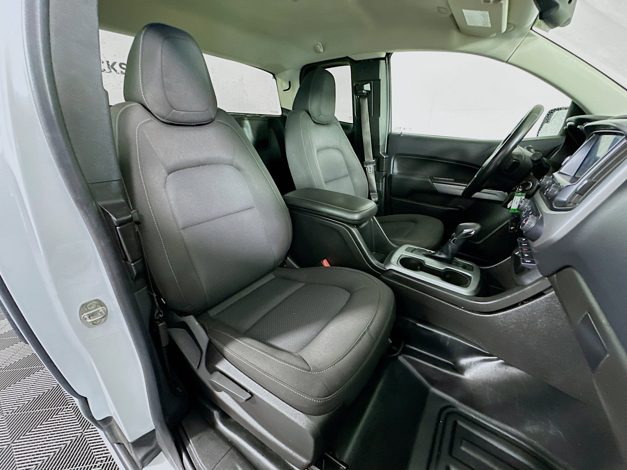 Used 2022 Chevrolet Colorado LT w/ Fleet Safety Package image 26