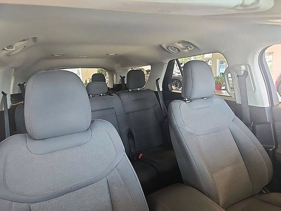 Used 2025 Ford Explorer Active AWD/4WD image 40