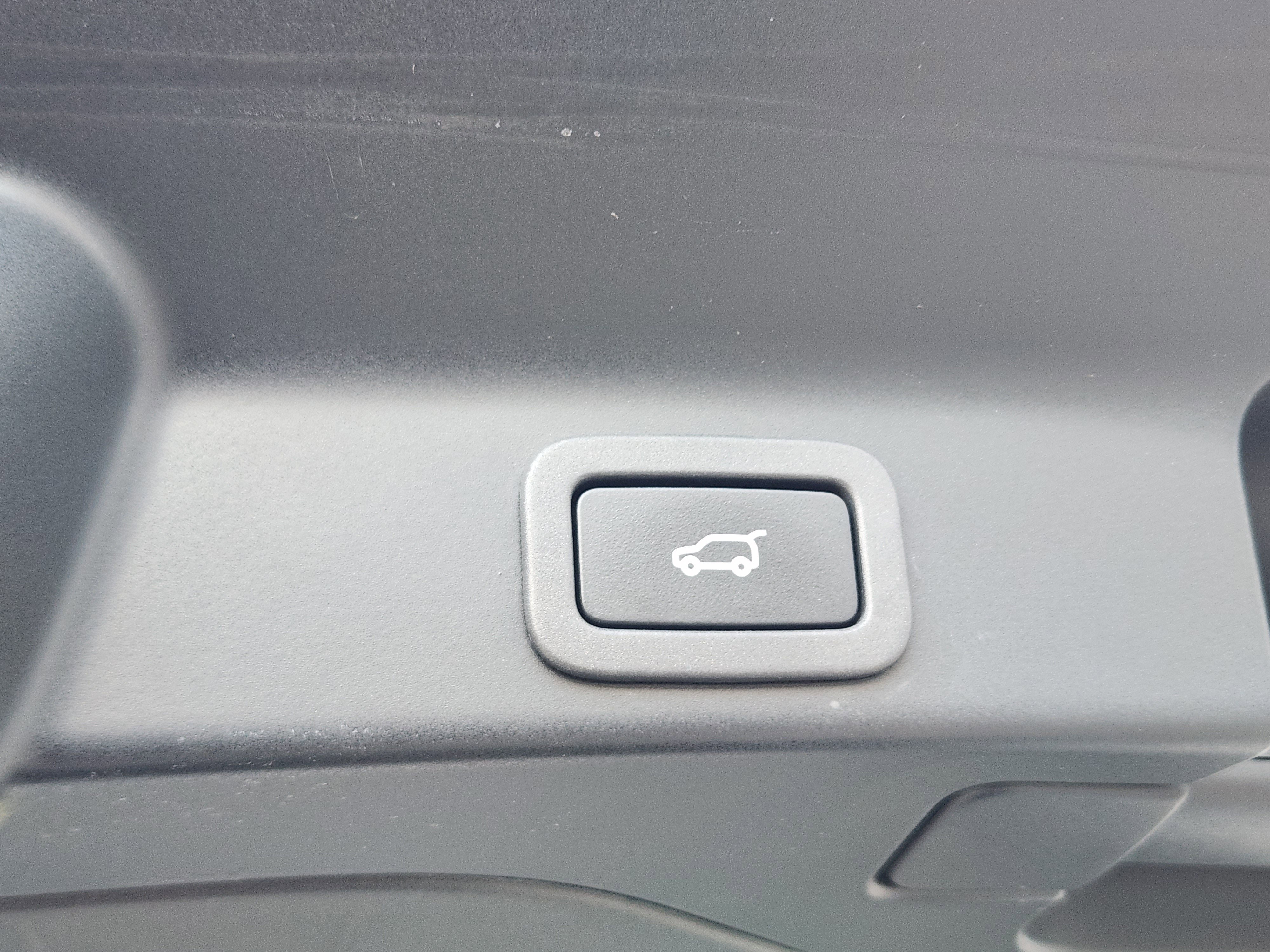 Used 2018 Jaguar F-PACE Prestige image 36