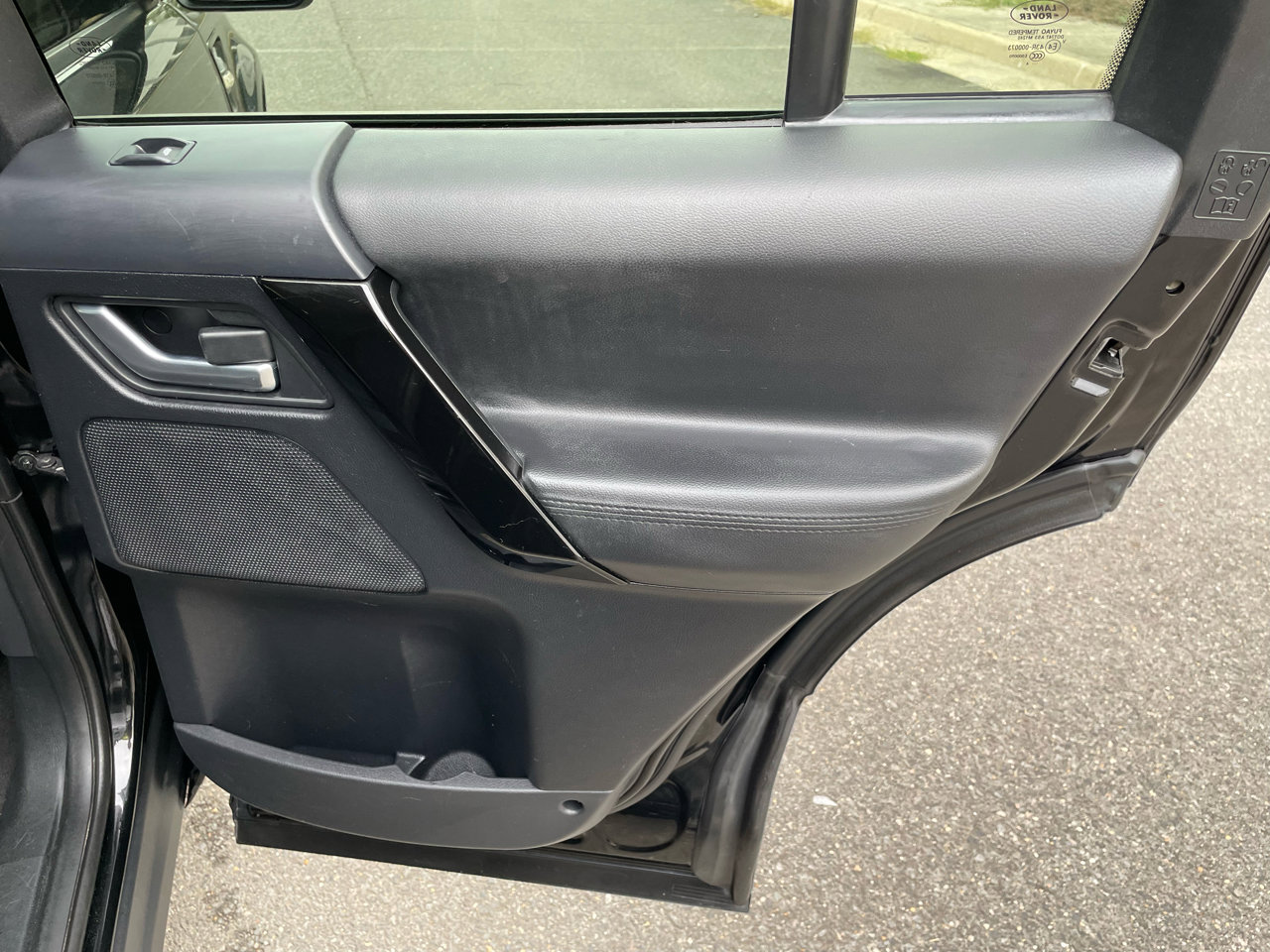 Used 2015 Land Rover LR2 HSE image 17