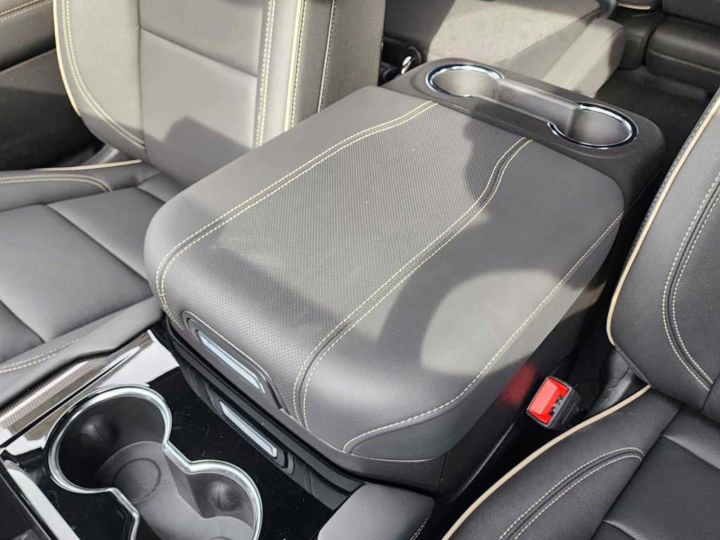 New 2026 GMC Yukon Elevation image 33