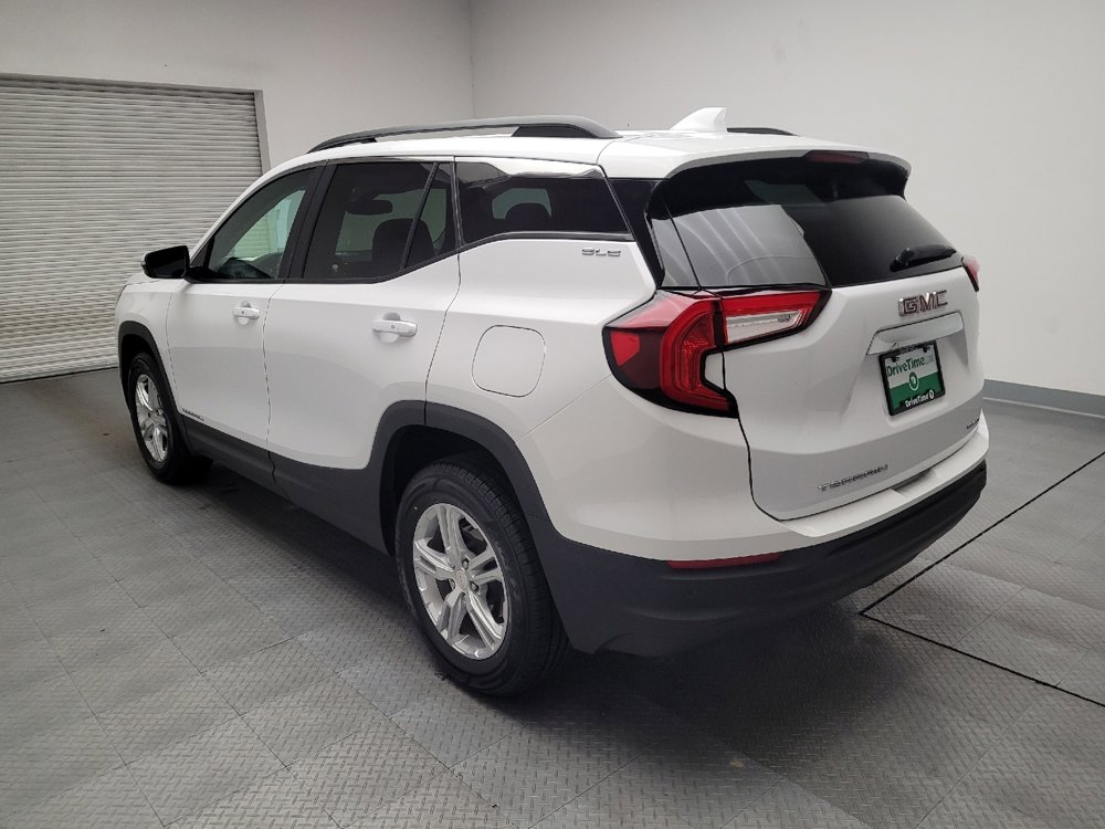 Used 2023 GMC Terrain SLE w/ Driver Convenience Package image 5
