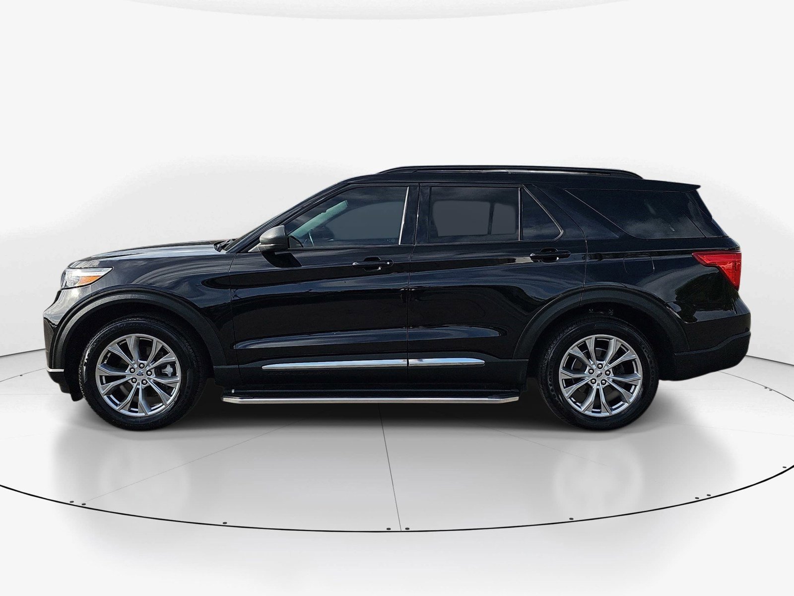 Used 2021 Ford Explorer XLT w/ Equipment Group 202A AWD/4WD image 6