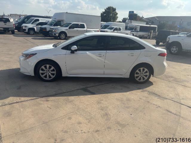 Used 2021 Toyota Corolla LE image 4