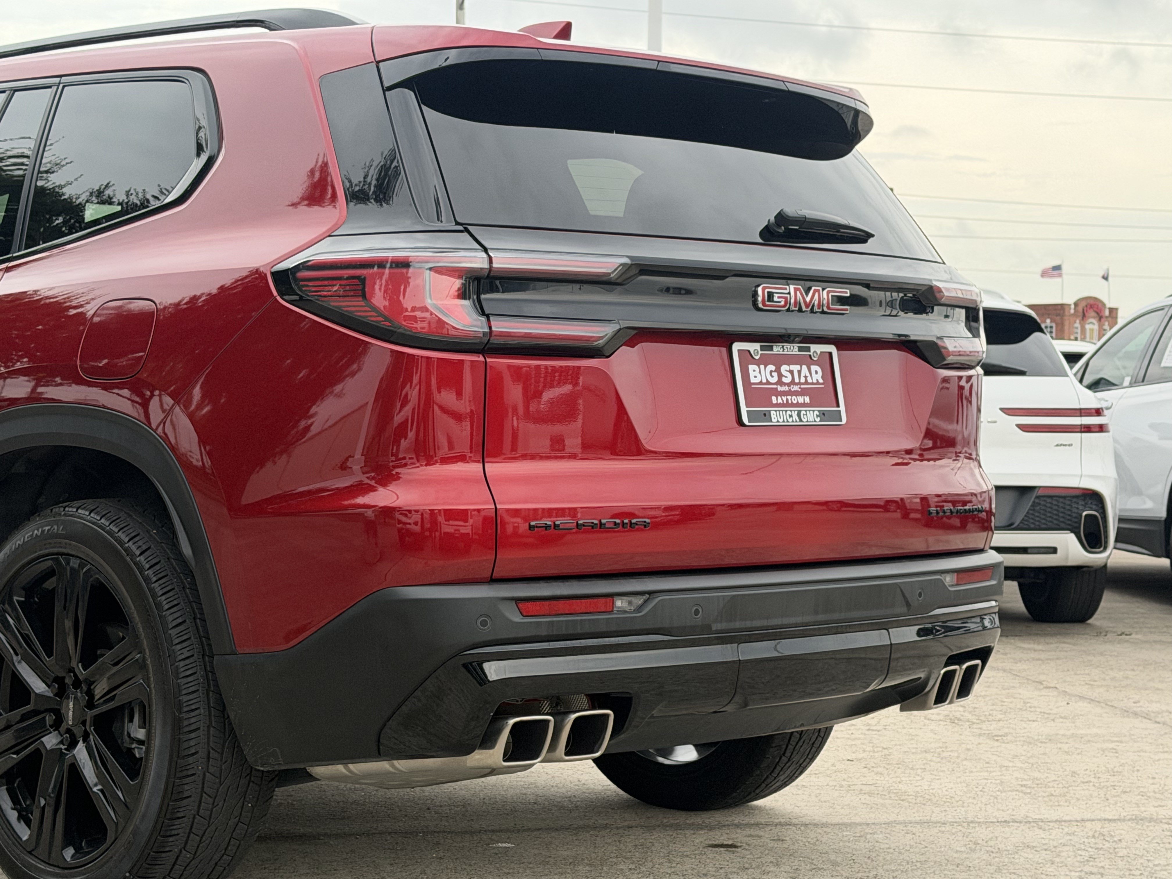 Used 2025 GMC Acadia Elevation w/ Elevation Premium Package FWD image 8