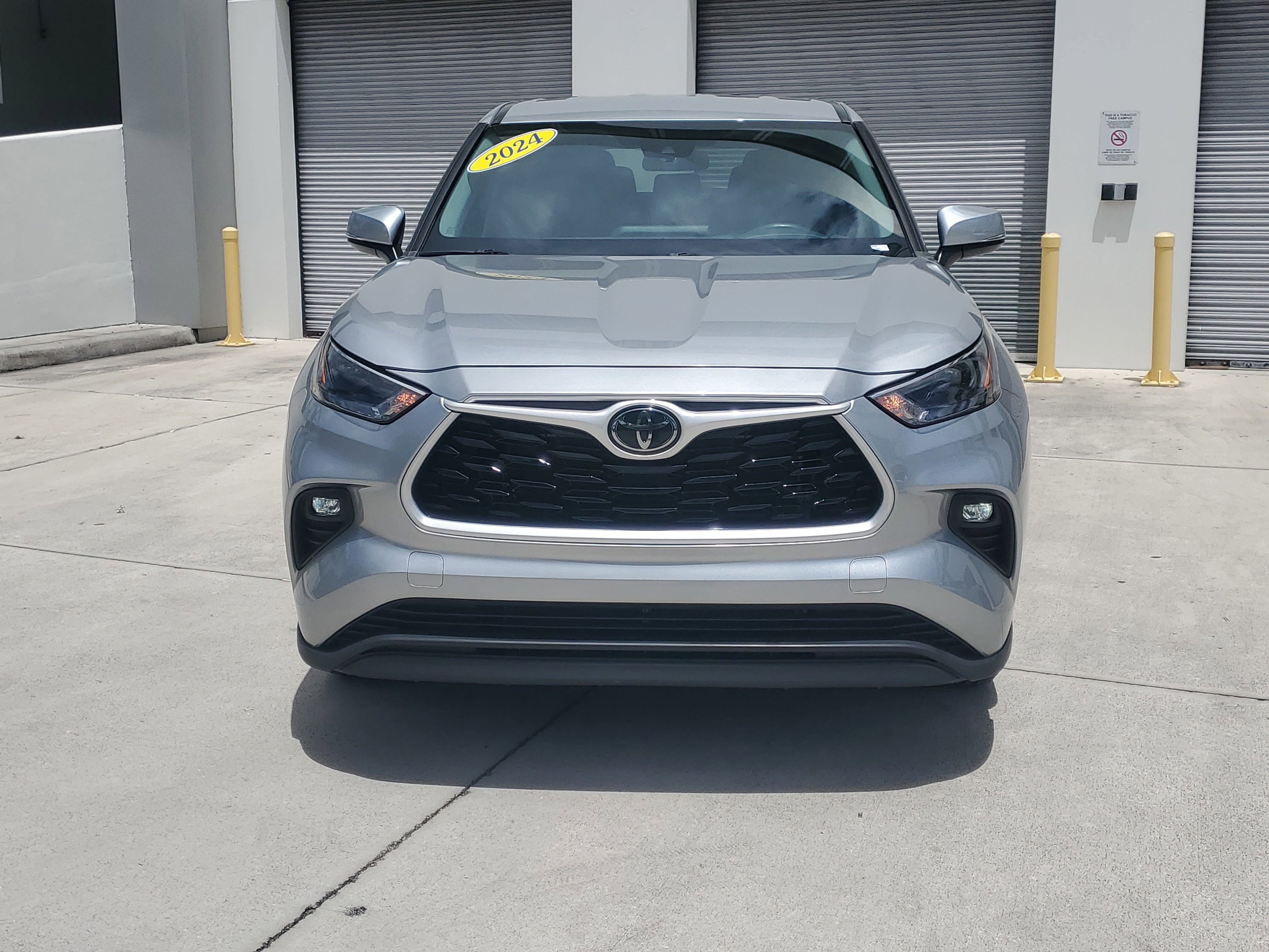 Certified 2024 Toyota Highlander LE FWD image 8