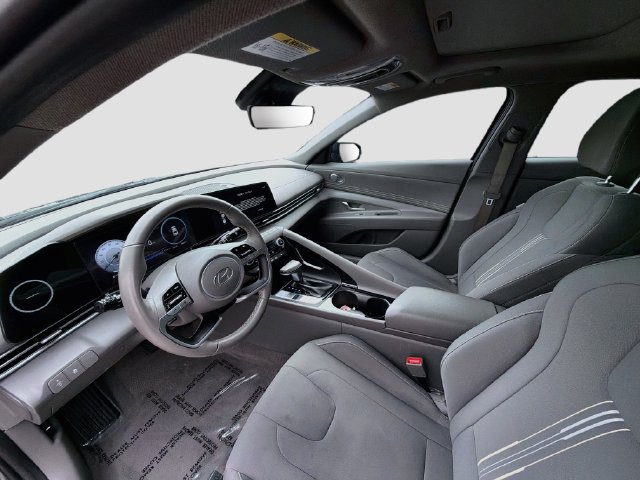 Used 2025 Hyundai Elantra SEL FWD image 19