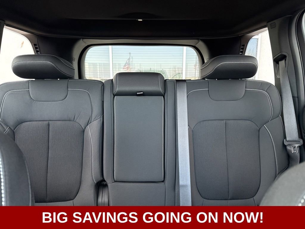 New 2025 Jeep Grand Cherokee Laredo AWD/4WD image 33