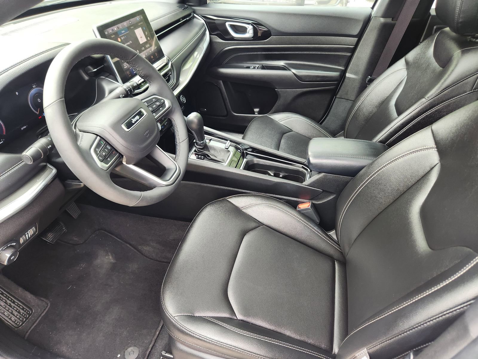 Used 2024 Jeep Compass Limited w/ High Altitude Package image 14