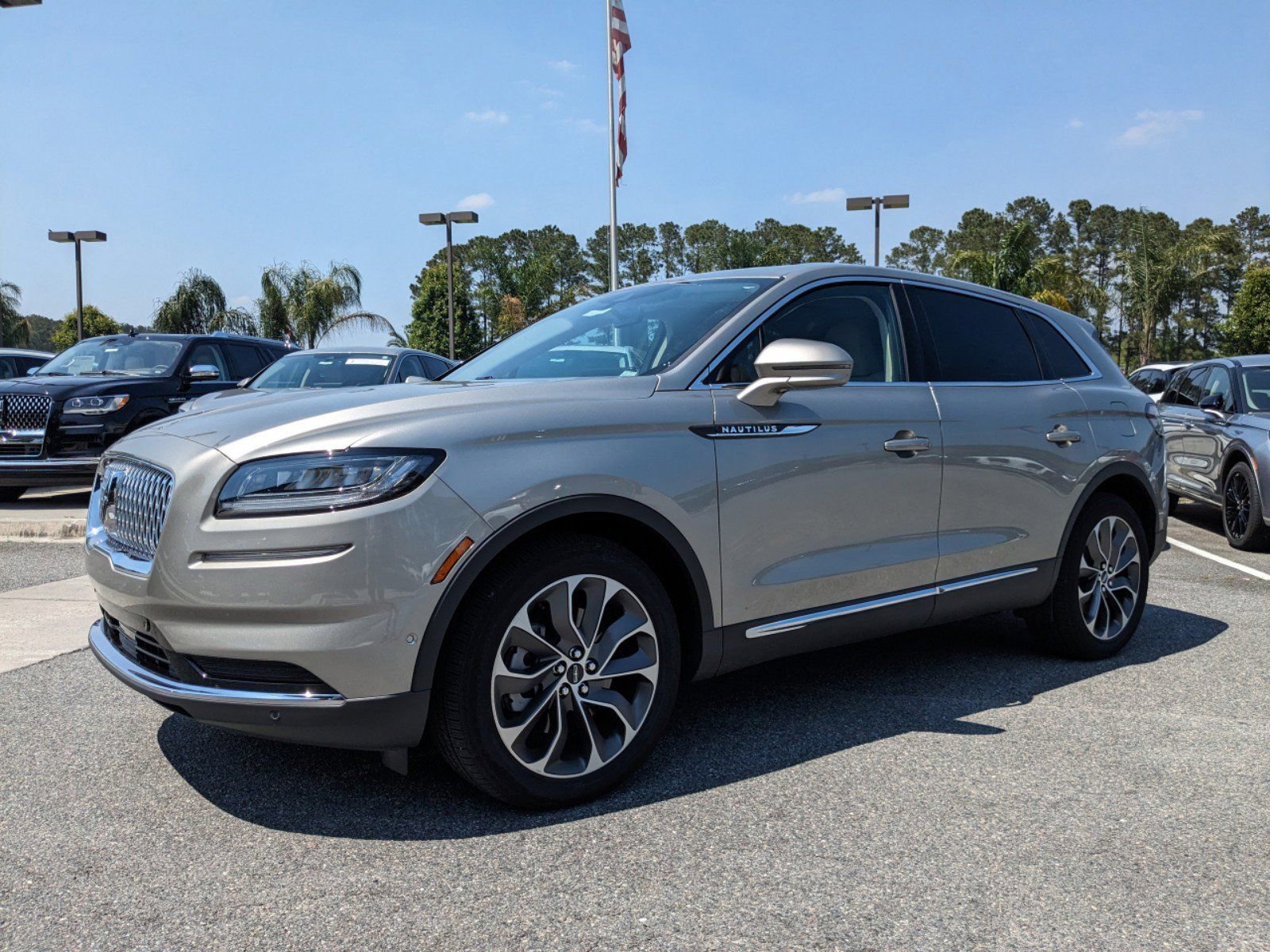 Certified 2023 Lincoln Nautilus Reserve w/ Equipment Group 201A image 11