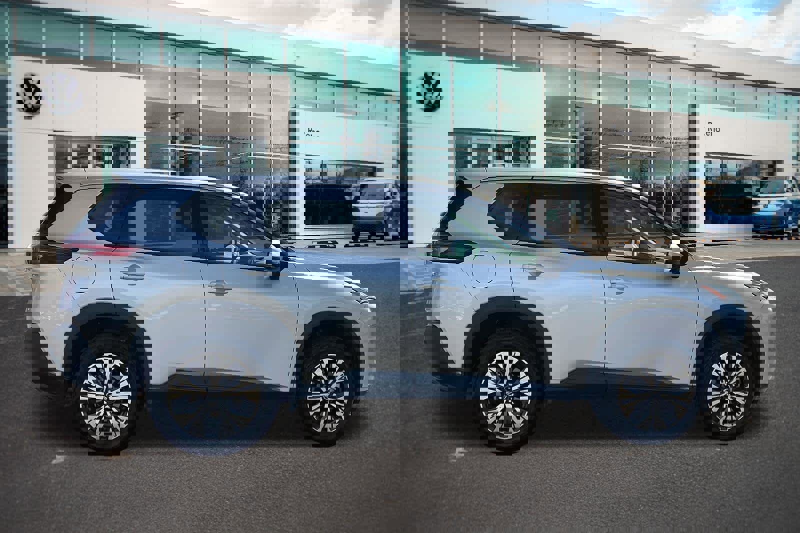 Used 2021 Nissan Rogue SV image 4