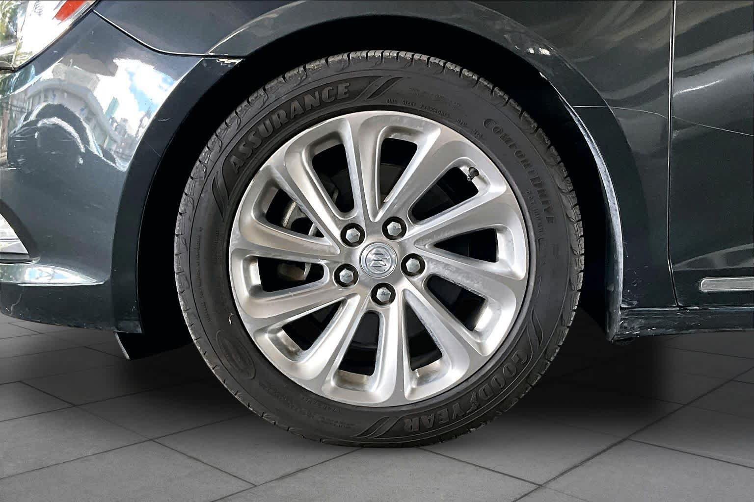 Used 2015 Buick LaCrosse Leather FWD image 10