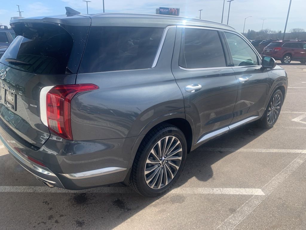 Used 2023 Hyundai Palisade Calligraphy image 6