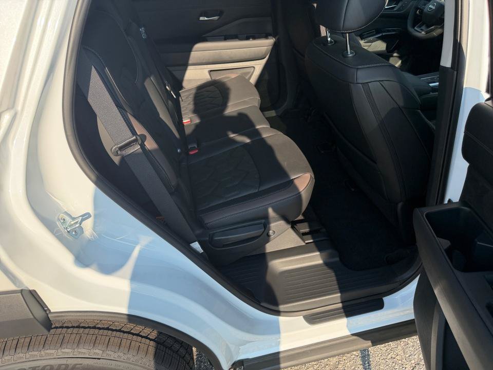 New 2026 Nissan Pathfinder Platinum w/ Cargo Package FWD image 33